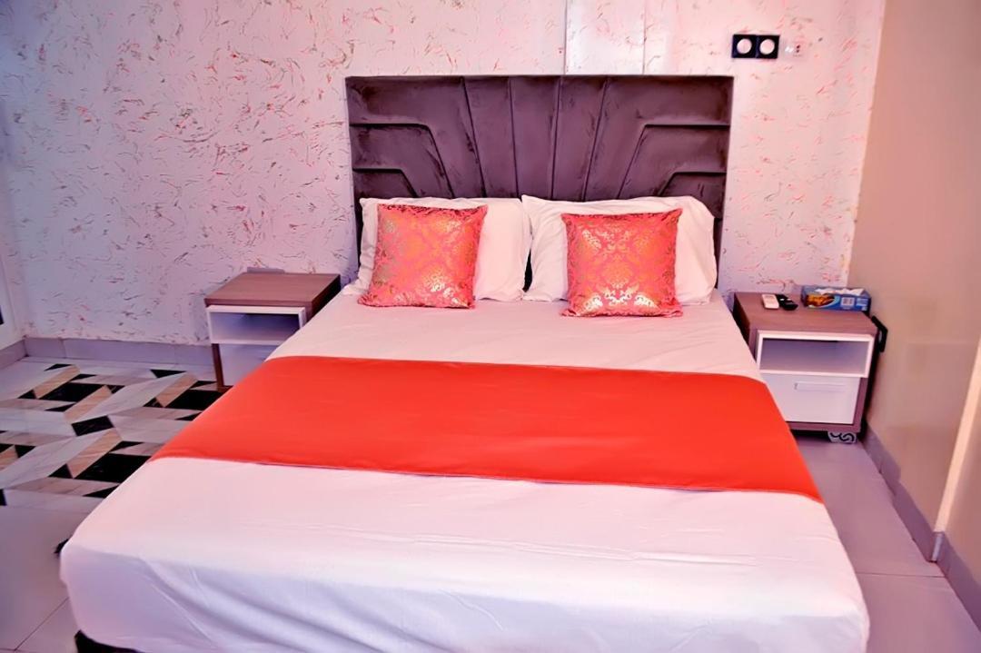 Complexe Hotelier And Ouagadougou Exterior photo
