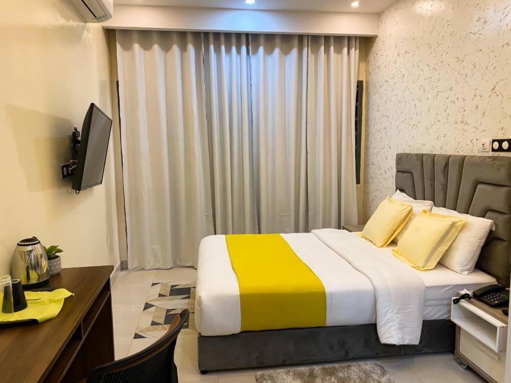 Complexe Hotelier And Ouagadougou Exterior photo